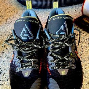 Nike Giannis aka Greek Freak Basketball Shoe Sz 10